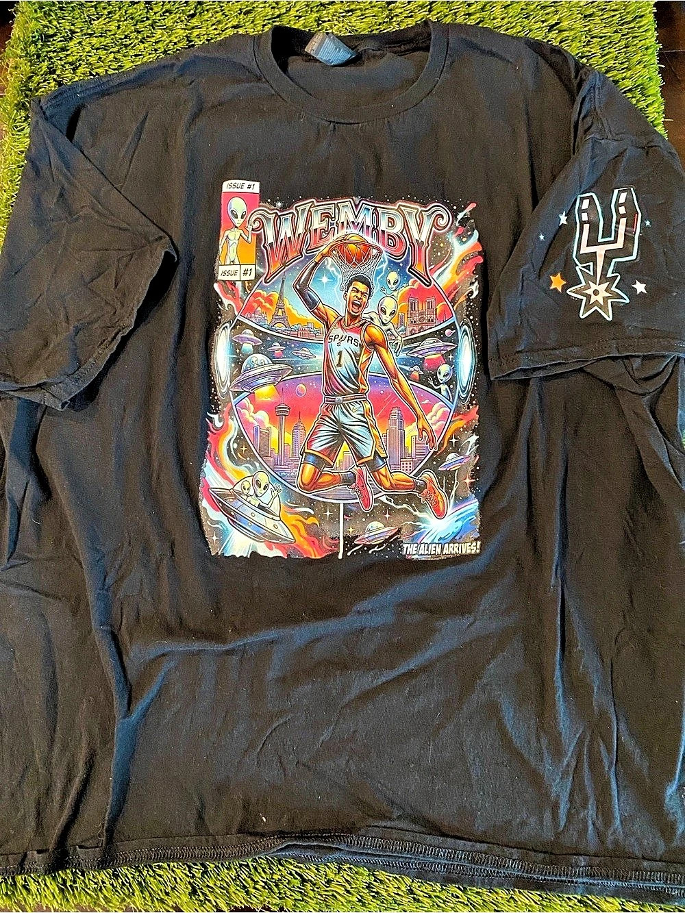 San Antonio Spurs Victor Men's Graphic Tee in Black & Multicolor Size 2XL